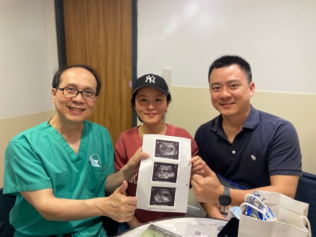 兩人的各項檢查都正常長試服藥自然同芳部沒成功,在黃醫師分析了人工和試管的利弊和成功率後,我們決定直上試管。終於不但受孕成功還是雙胞胎