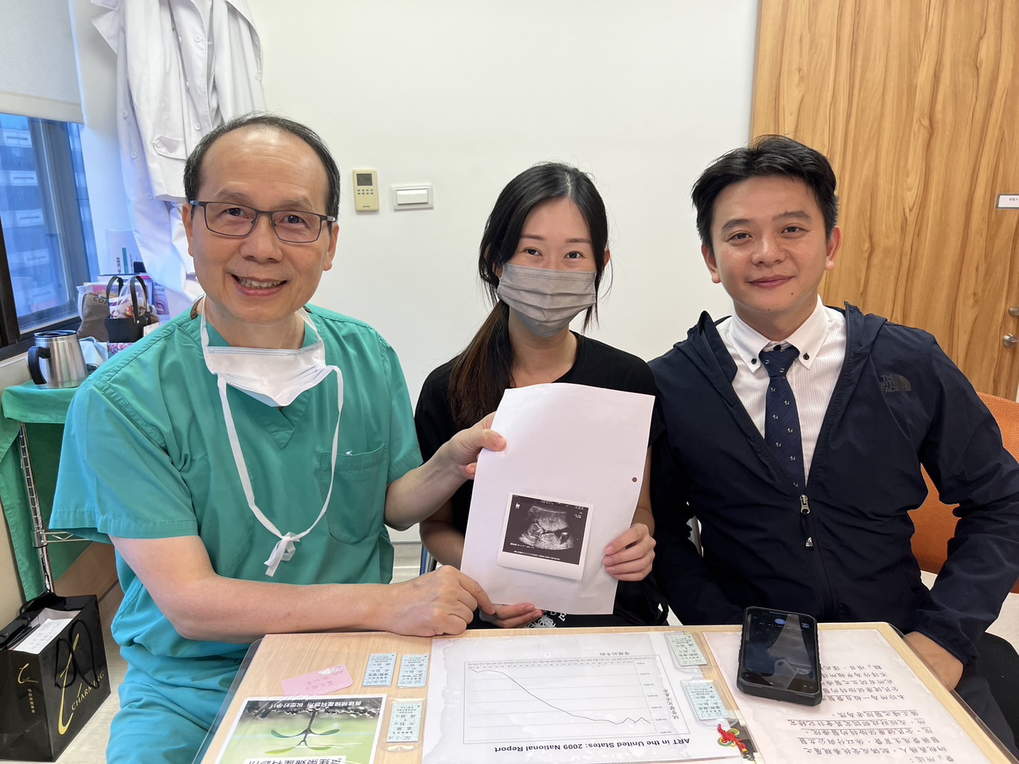 胚胎做PGS,没想到只有1顆正常+1顆低風險鑲嵌體,黃醫師鼓勵我們雞然只有一顆正常還是很有機會不放棄