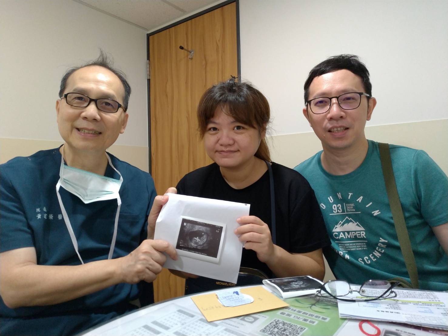 診所明快的流程和溫馨的氛圍,使得回診這件事不令人心煩,不論是醫師或是護理人員,皆以溫柔的口氣給予鼓勵,試管之路便不再那麼難熬